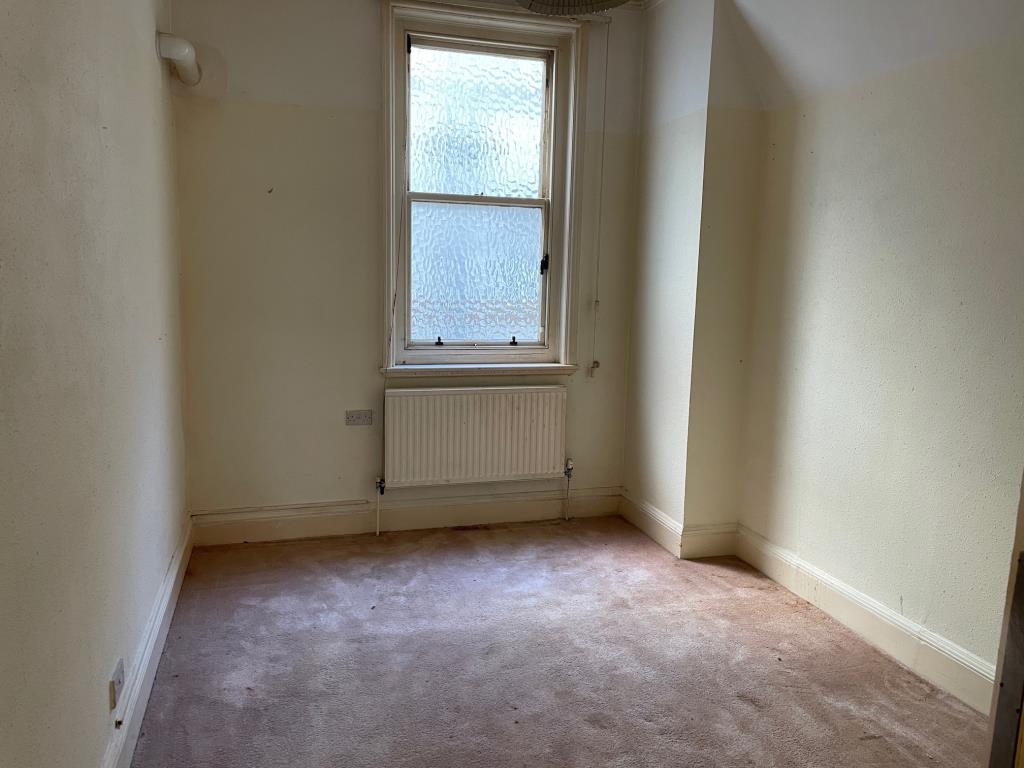 Lot: 44 - TWO-BEDROOM APARTMENT WITH SEA VIEWS - Bedroom 2